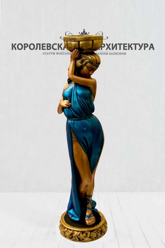 Скульптура афродиты в золоте и синем платье 1