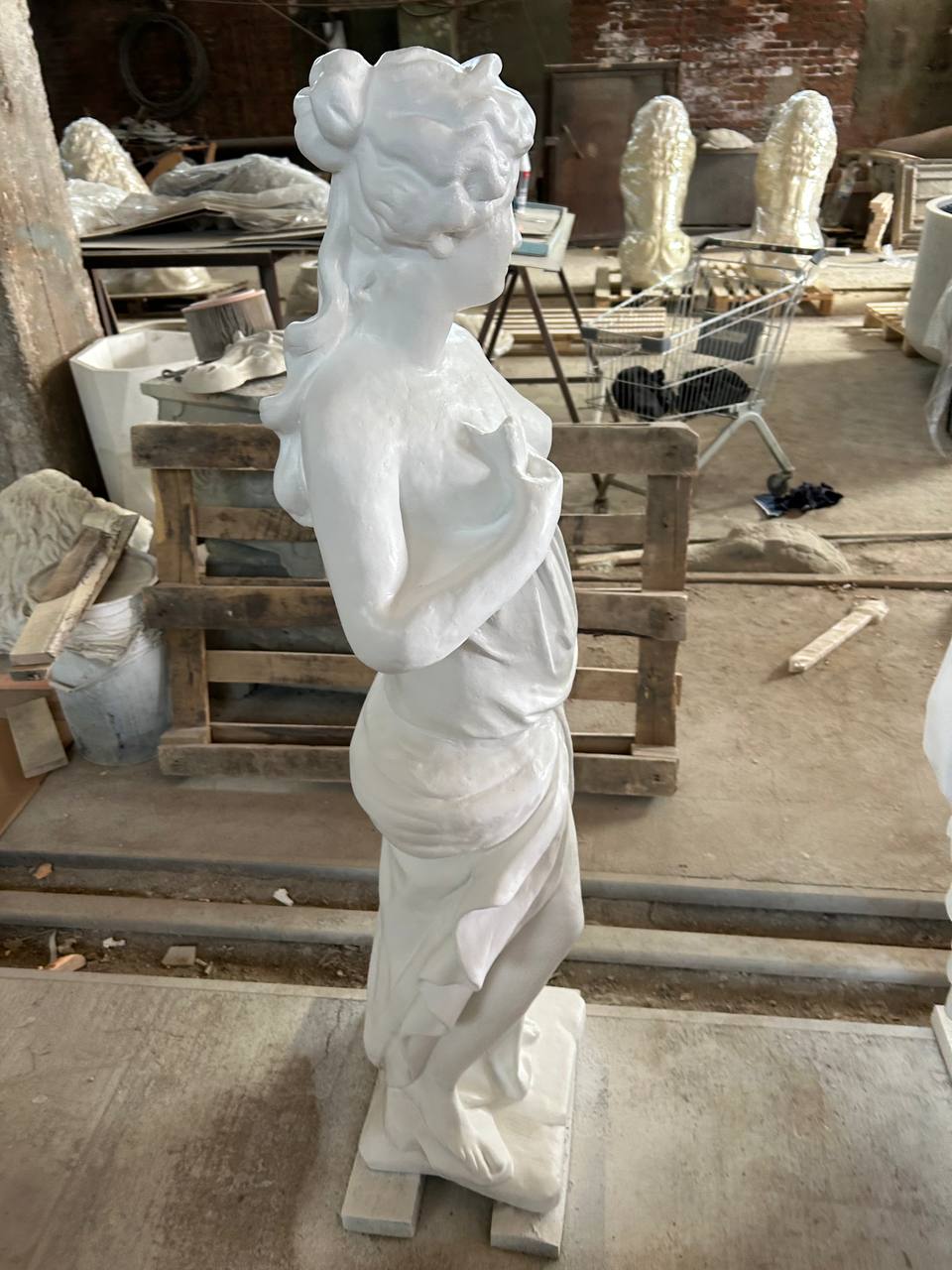 Скульптура Девушка с луком и стрелами 7 Скульптура Девушка с луком и стрелами — изображение 7