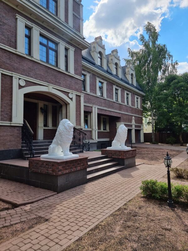 Садовая скульптура — Императорский лев (белый) 19 photo 5393133817784548307 y