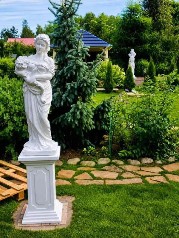 Скульптура девушки Итальянка с букетом (белая) 13 Скульптура Итальянка с букетом