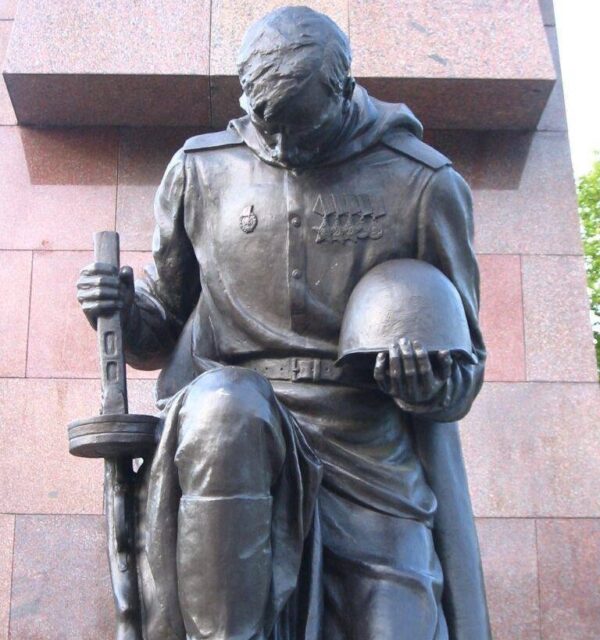 Памятник бойцу Великой Отечественной Войны