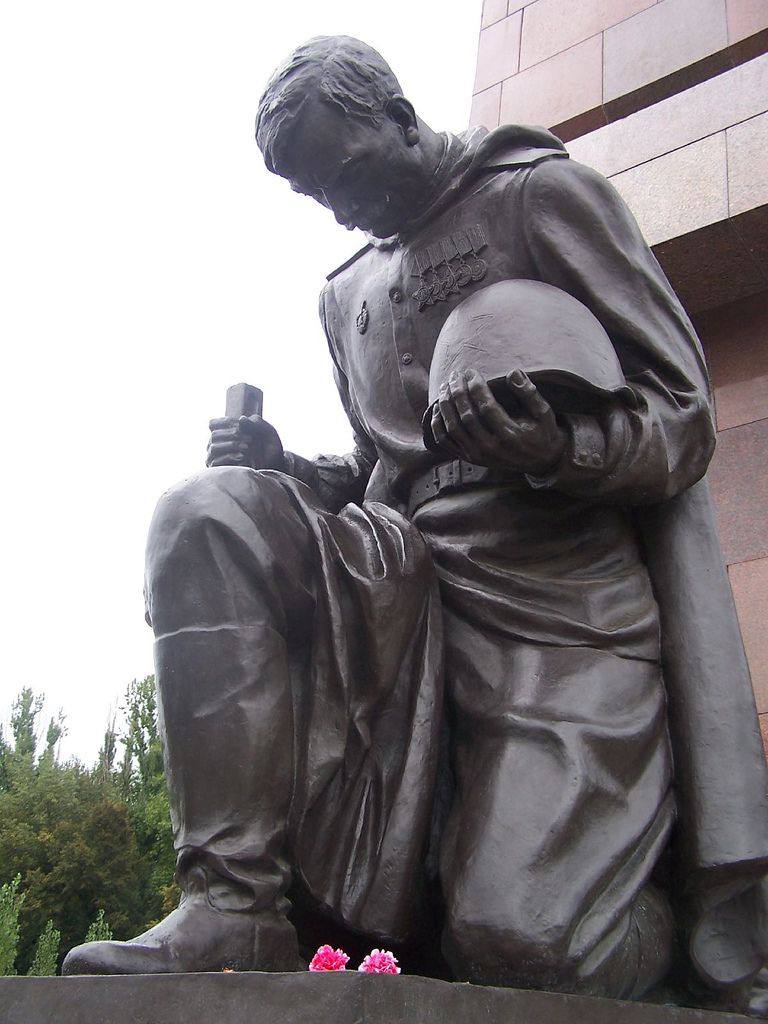 Памятник бойцу Великой Отечественной Войны 2 Памятник бойцу Великой Отечественной Войны — изображение 2