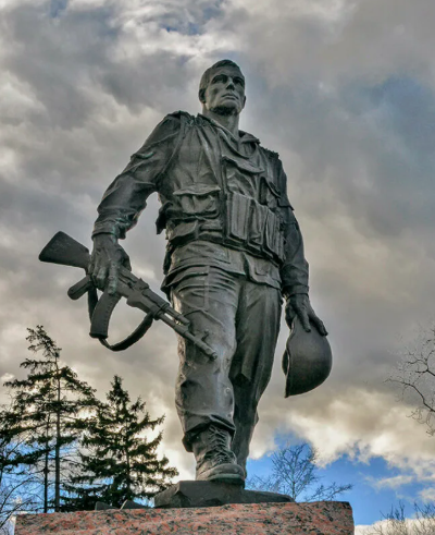 Памятник герою войны